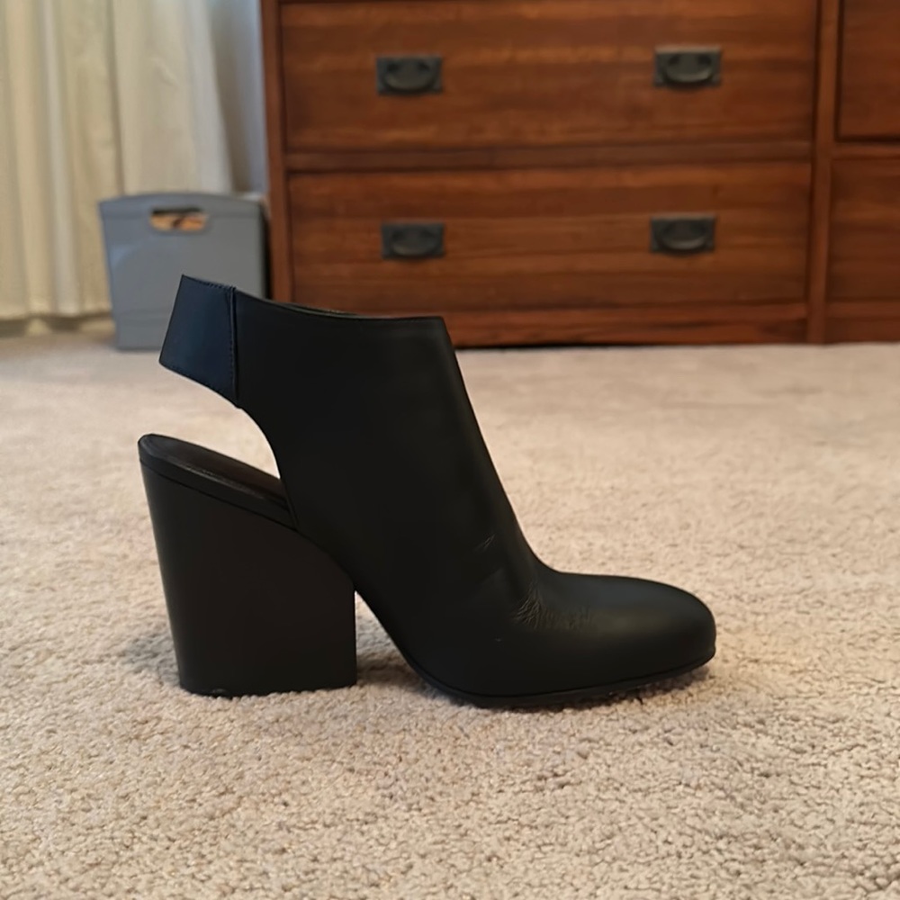 VINCE l Size 6.5 US l 36 EUR